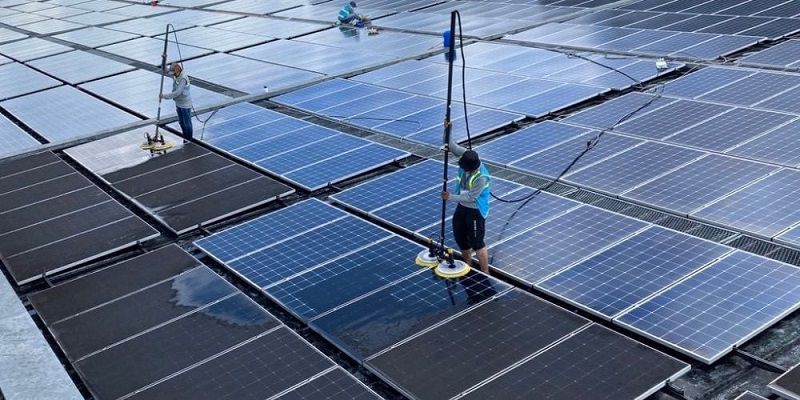 Quy Trình Vệ Sinh Bề Mặt Tấm Pin Mặt Trời An Toàn